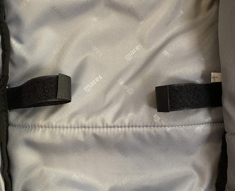 Два ремешка на липучках, при помощи которых можно надежно закрепить регулятор внутри сумки