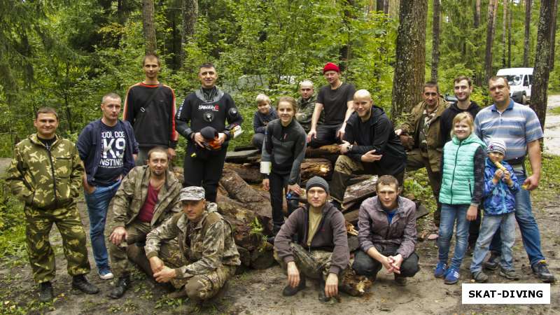 Подводники из клуба «СКАТ» отремонтировали мостки на Круглом озере