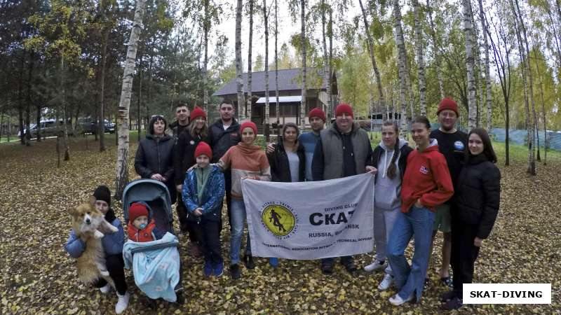 Легкий туман поднимался от воды, где-то в глубине дайверы боролись с течением