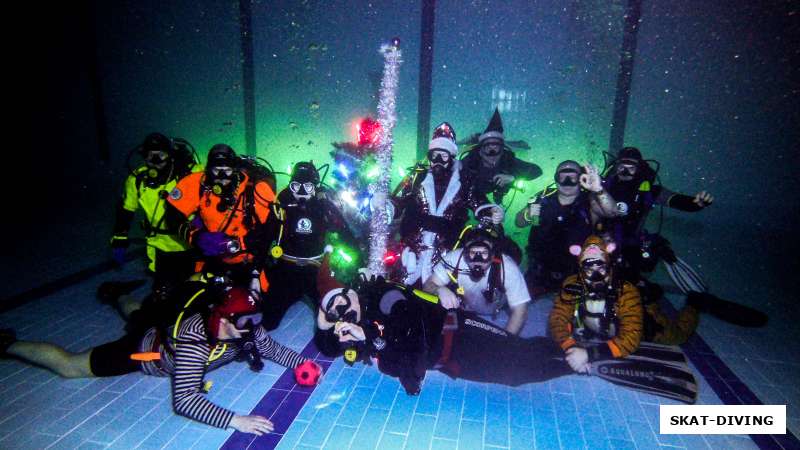 Брянские подводники традиционно встретили Новый Год под водой!