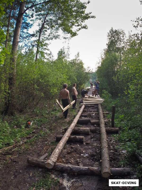 Ремонт мостков на Круглом озере состоялся, меценаты могут спать спокойно