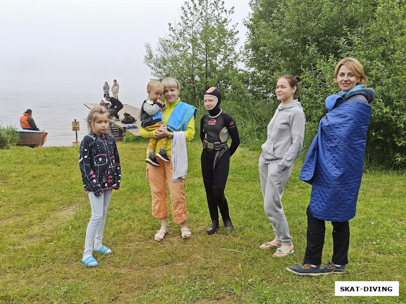 Волуева Виолетта, Романов Павел, Турлачева Наталия, Турлачева Мария, Волуева Марина, Вахнова Татьяна, странное женское собрание