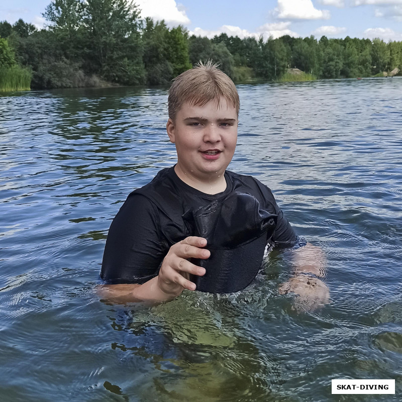 Изотко Кирилл, с подводной находкой - кепкой