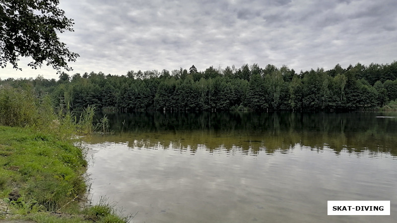 Есть и вот такой песчаный пляж с пологим входом в воду