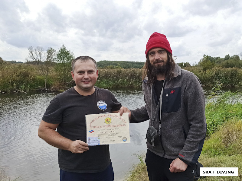 Лукавый Дмитрий, Романов Артем, вручение заслуженного сертификата "Advanced Diver"