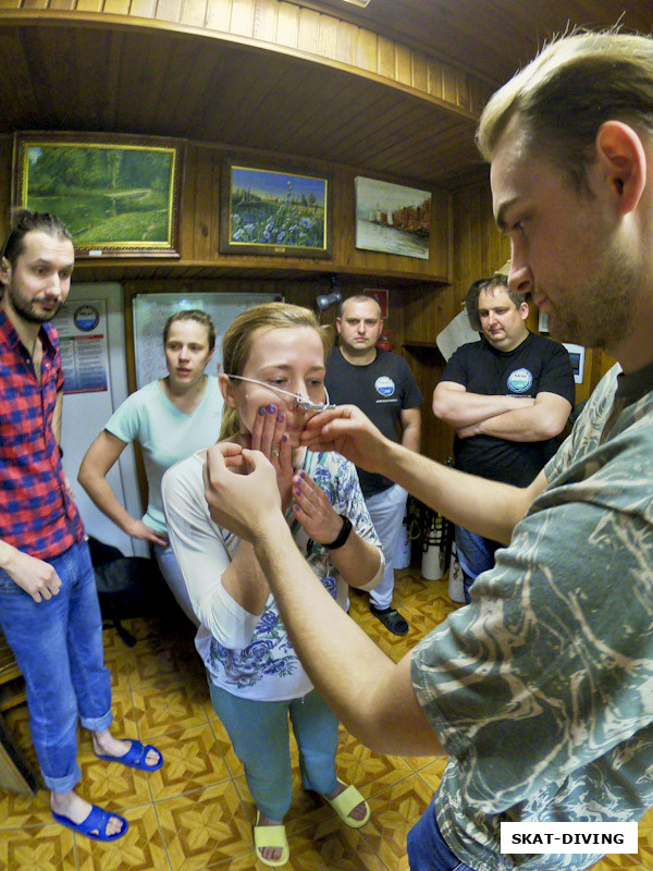 Тюрина Анастасия, Палехин Владислав, заклеивая рот очередной девушке на семинаре мужчинам было сложно не пошутить про семейное счастье