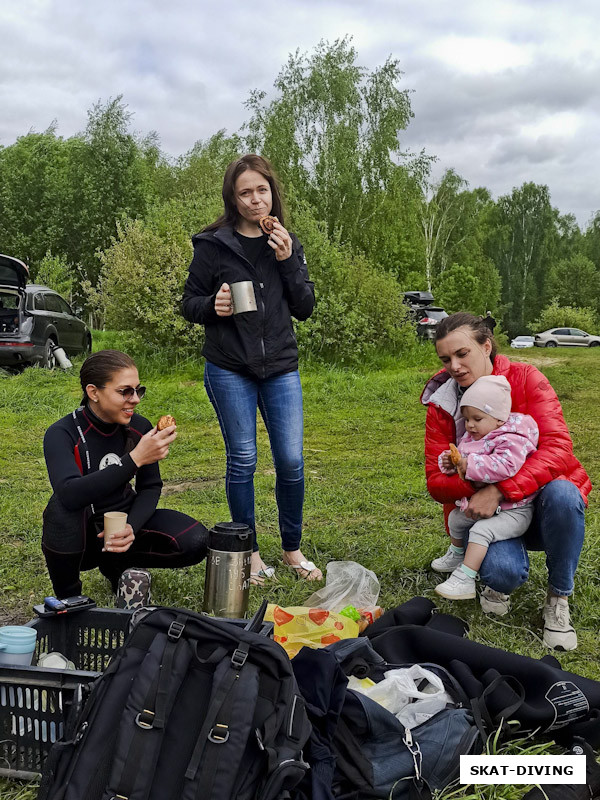 Мажугина Ольга, Волуева Марина, Носова Лилия, Шувалова Есения, время перекусить вкуснейшей выпечкой от Марины