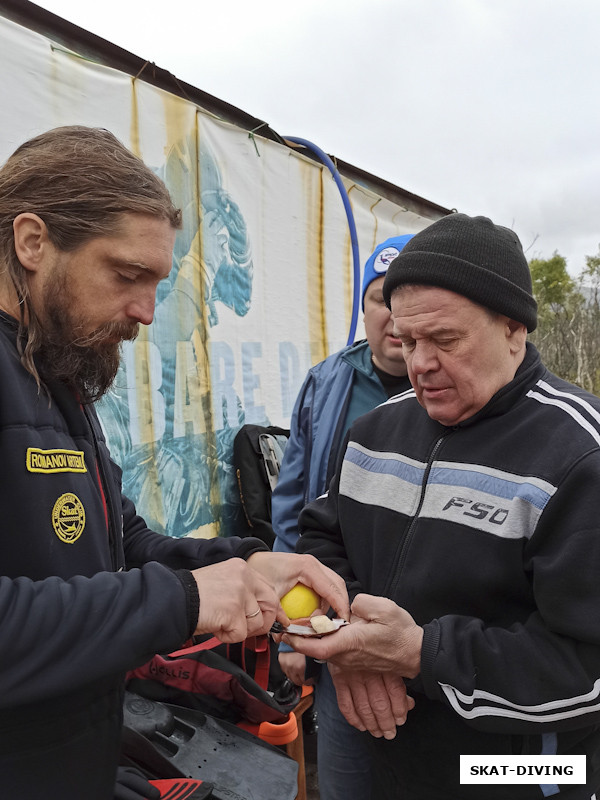 Романов Артем, Парфенов Николай, презентация процесса поедания свежих гребешков