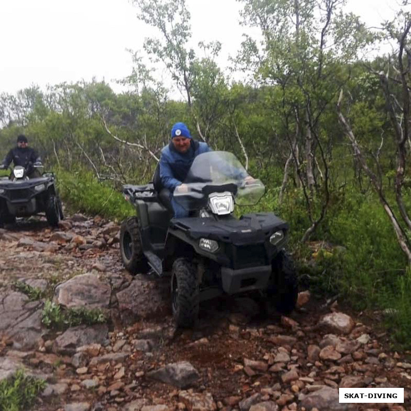 Филиппов Родион, освоился и носился по камням с детским восторгом