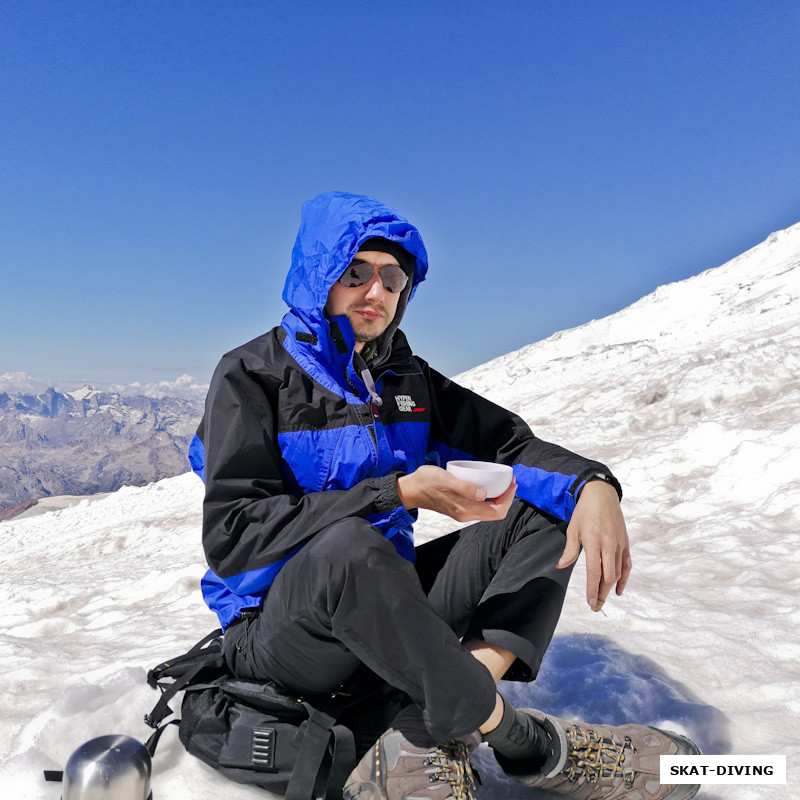 Тюрин Юрий, чайная пауза на высоте 4600 метров над уровнем моря