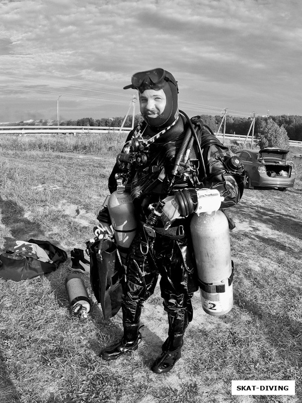 Каняхин Евгений, в музее Смоленской АЭС нашел фотографию про водолазов, исследователей водохранилища после набора воды, вылитый наш Женя Каняхин, разве что маски тогда принято было держать на лбу
