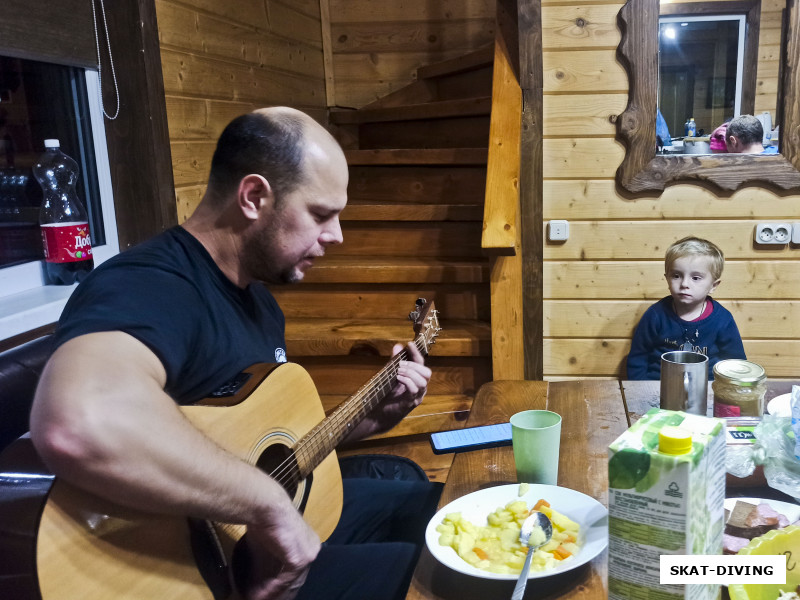 Леонов Дмитрий, к 3 часам ночи у популярного барда остался только один слушатель