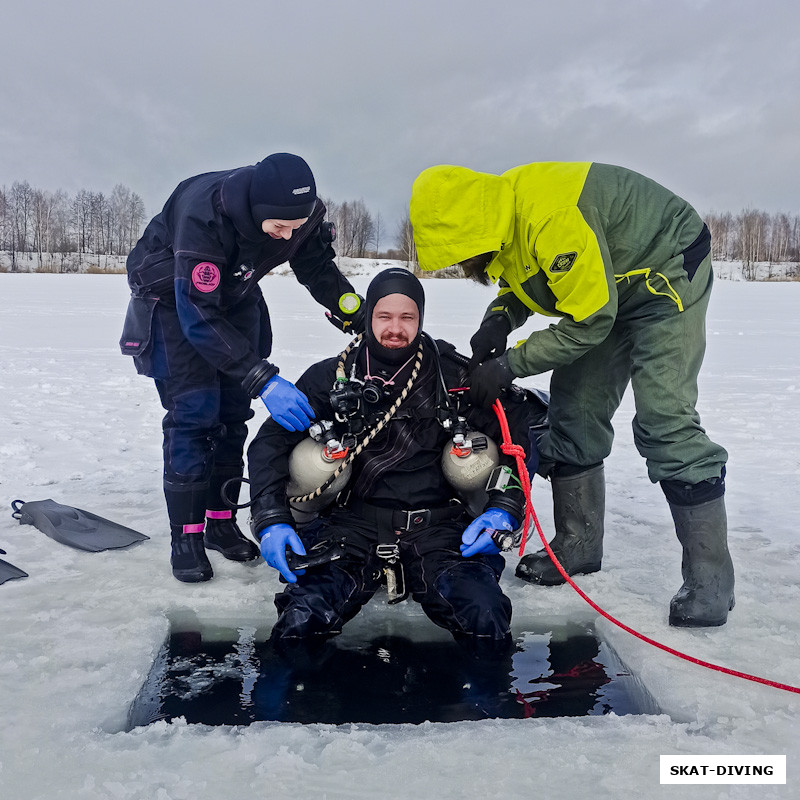Сканцева Павлина, Каняхин Тимофей, заявил, что это его первый спуск под лед в сайдмаунте, кому не лень, пошукайте на сайте, так это?
