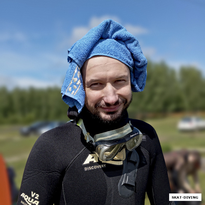 Тюрин Юрий, кто-нибудь ведет коллекцию его головных уборов?