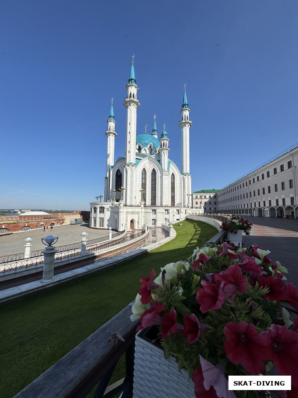По пути удалось посетить мечеть "Кул-Шариф" в Казани.