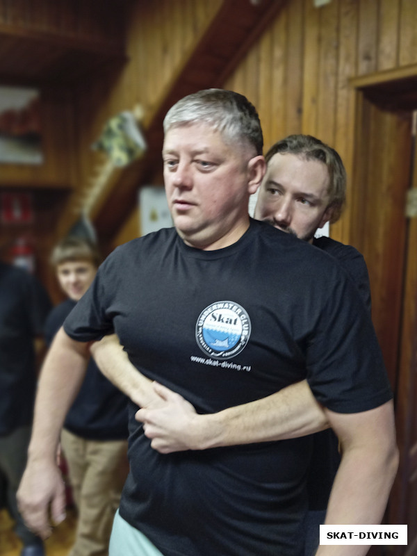 Шукста Игорь, Тюрин Юрий, решили померить Игоря в обхватах