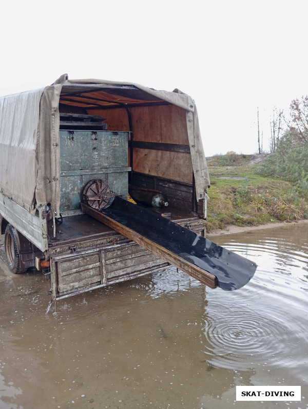 Хорошо, что на карьере вот так можно подъехать к воде