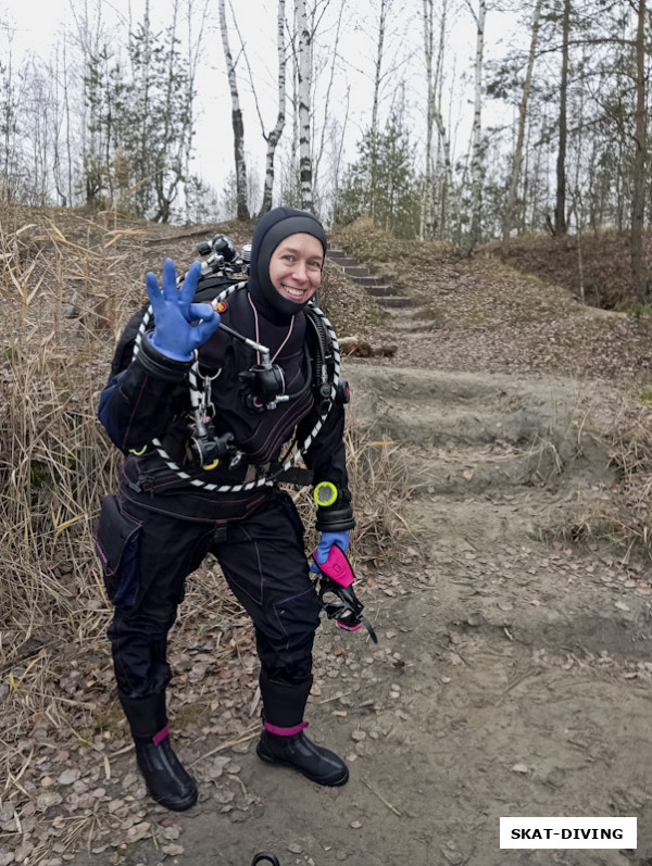 Сканцева Павлина, благодаря лодке можно на машине приехать на центральный пляж, а нырять в заливе