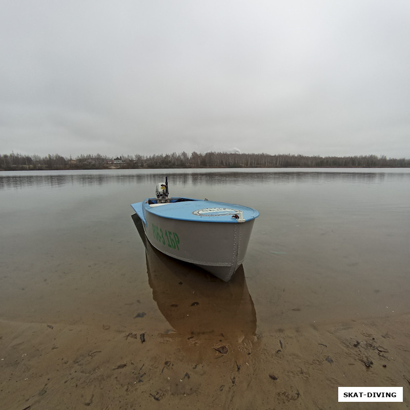 Удивительно длинная осень в этом году, середина ноября, а снега пока так и не видели, вода +9 градусов