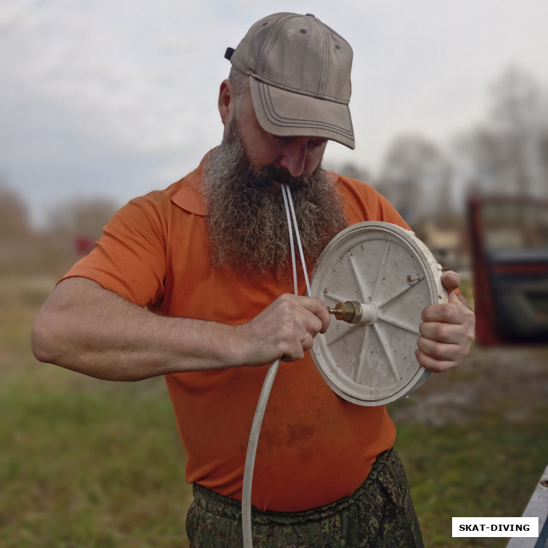 Зеленев Андрей, не только отдал рыбу по себестоимости, помог организовать весь процесс, включая оборудование, так еще и софинансировал мероприятие