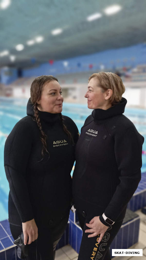 Новикова Оксана, Еракина Наталья, передают визуальные сигналы