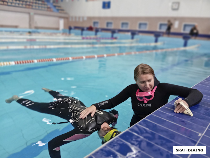 Смирнова Анна, Левшина Елена, на разминке с коучем