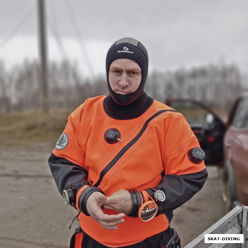 Куськин Игорь, без должной сноровки лицо аквалангиста при сборах под воду обычно выглядит именно так, если фотограф не говорит "улыбаемся"