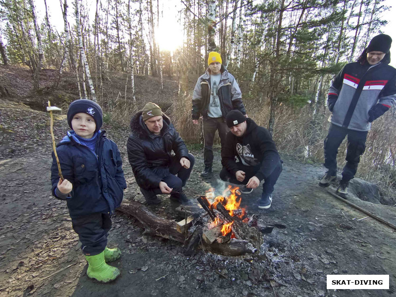 Романов Павел, Леонов Дмитрий, Изотко Артем, Касилов Евгений, Розинкевич Игорь, "Подводники на привале"
