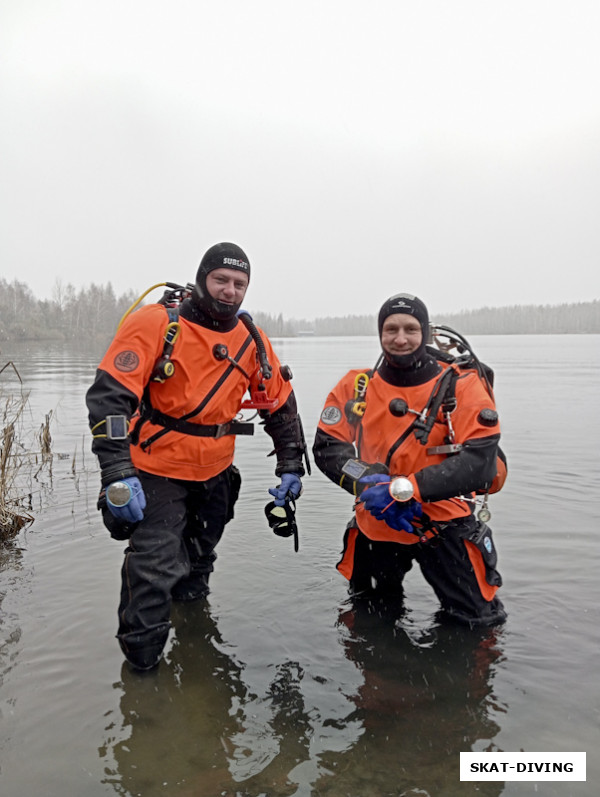 Касилов Евгений, Куськин Игорь, с виду очень похожие костюмы, но на фото есть минимум три хорошо заметных отличия, сможете найти?