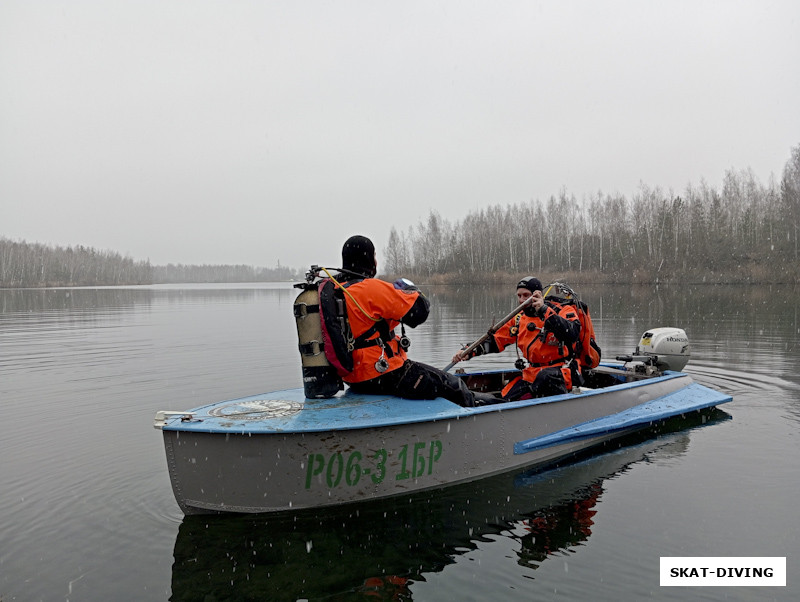 Касилов Евгений, Куськин Игорь, пытались угнать лодку и скрыться, но их вовремя заметила береговая охрана