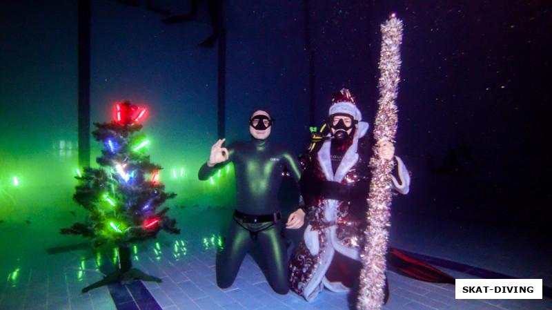 Палехин Владислав, Тюрин Руслан, зеленый костюм позволяет программно воссоздать любой образ на фото, хитрое решение