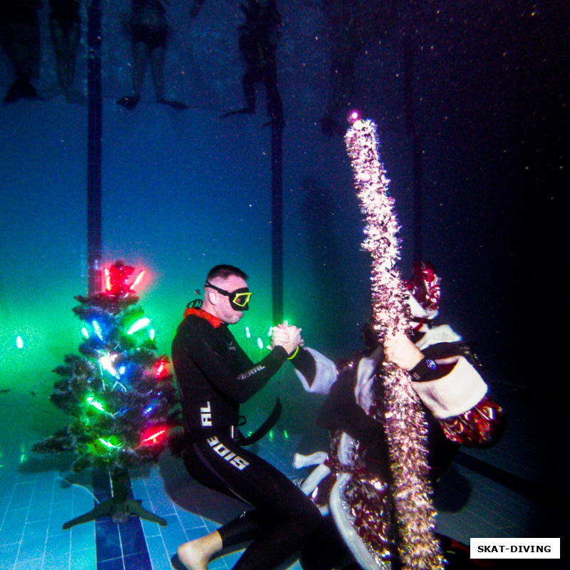 Пасконный Илья, "Я слышал дед ты ходишь в качалку, давай ка на руках поборимся..."