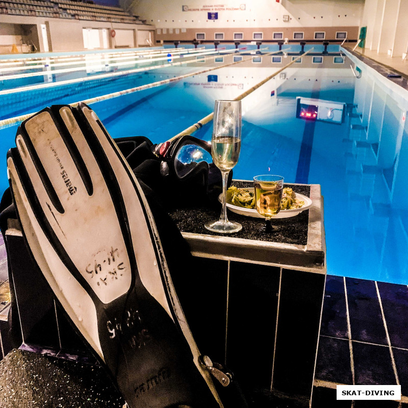 Подводный клуб СКАТ - место, где праздник связан с водой, где шампанское заменяет азот, где вас ждут друзья и заботливые инструкторы, пока вы не решите, что стали выше всего это...
