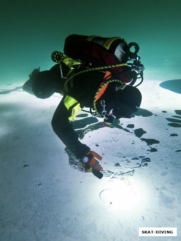 Федорук Дмитрий, эту уникальную находку мы прозвали "стеклянный пол" или "соленой рудник"