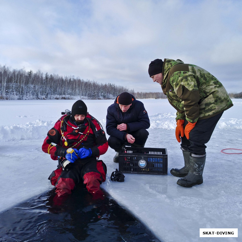 Романов Артем, Волков Андрей, Щербаков Дмитрий, подледная разведка места спусков доверена старшему группы