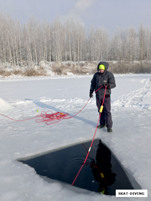 Вообще это был выезд одного человека, он и нырял, и сам себя страховал