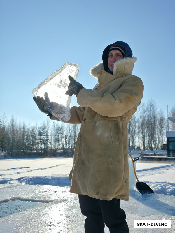 Пасконный Илья, с сапогами мы уже разобрались в клубе, теперь придется подумать о верхней одежде для выездов на лед, Илья задает интересную моду