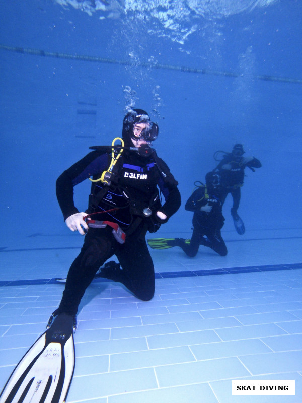 Шевченко Андрей, оказывается грузовой пояс можно снять и надеть на себя одной рукой, но в реальности лучше найти грузу иное место