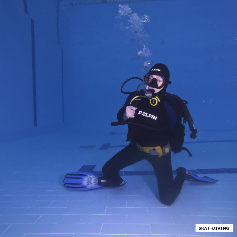 Красовский Владлен, готовится снять акваланг