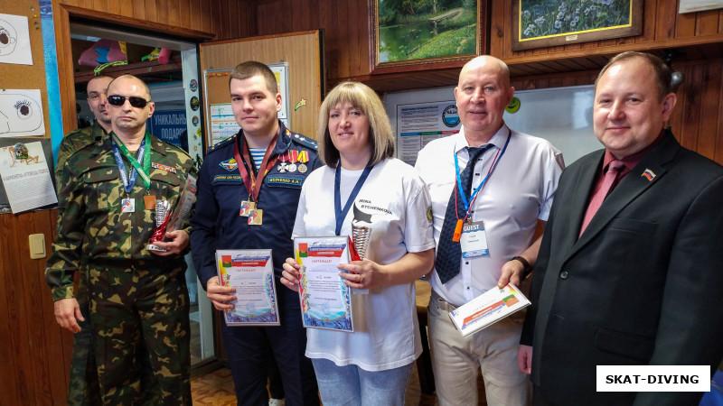 Кондрашов Сергей, Кондратьев Павел, Шевченко Андрей, Быченкова Ирина, Барковский Сергей, лучшие в дисциплине "Ночной дайвинг"
