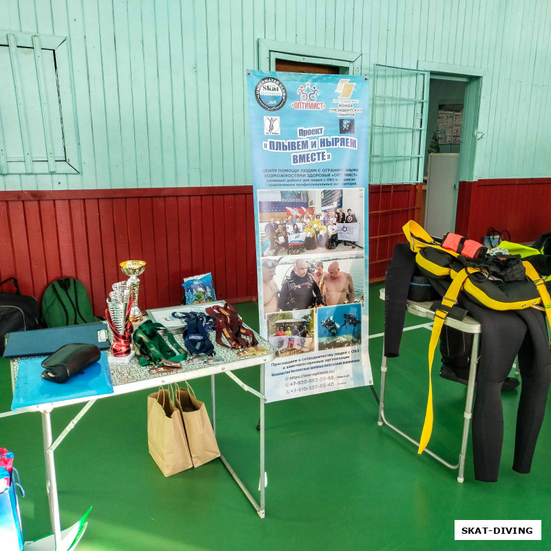 Наши подводники инвалиды даже устроили выставку оборудования для гостей мероприятия