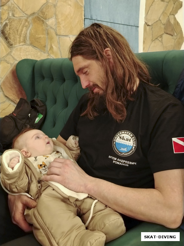 Романова Ника, Романов Артем, та секундная радость, когда папа вспомнил про дочь и позволил себе отвлечься от работы