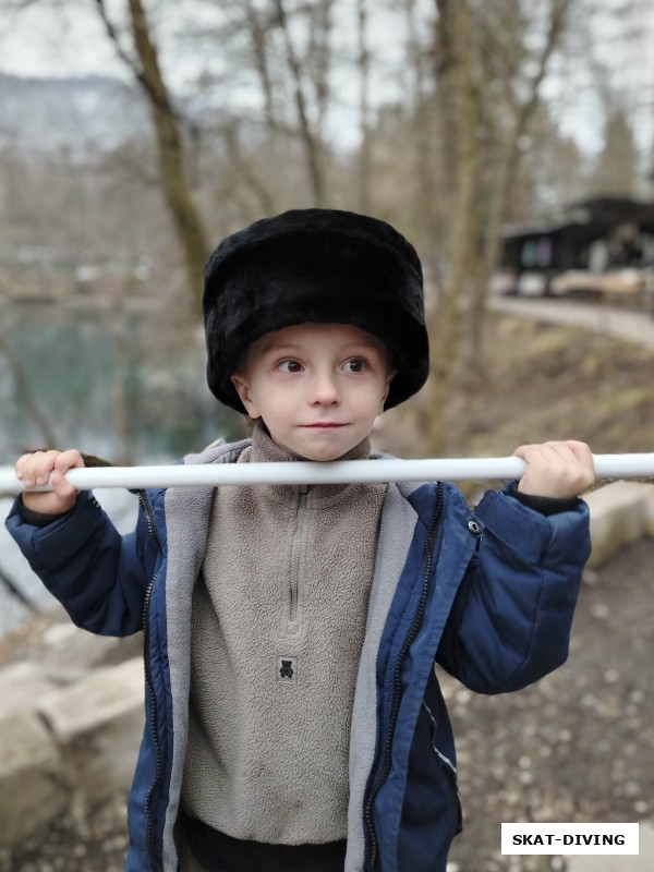 Романов Павел, во точно, пора бы ему турник во дворе поставить