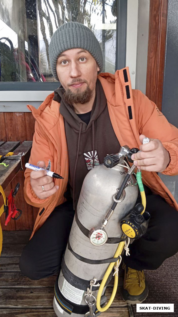 Ветров Евгений, так вот, кто все клубные баллоны исписал