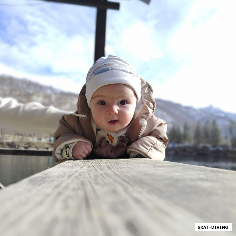 Романова Ника, примерно 5 лет назад похожим образом мы фотографировали Павла, теперь ее черед