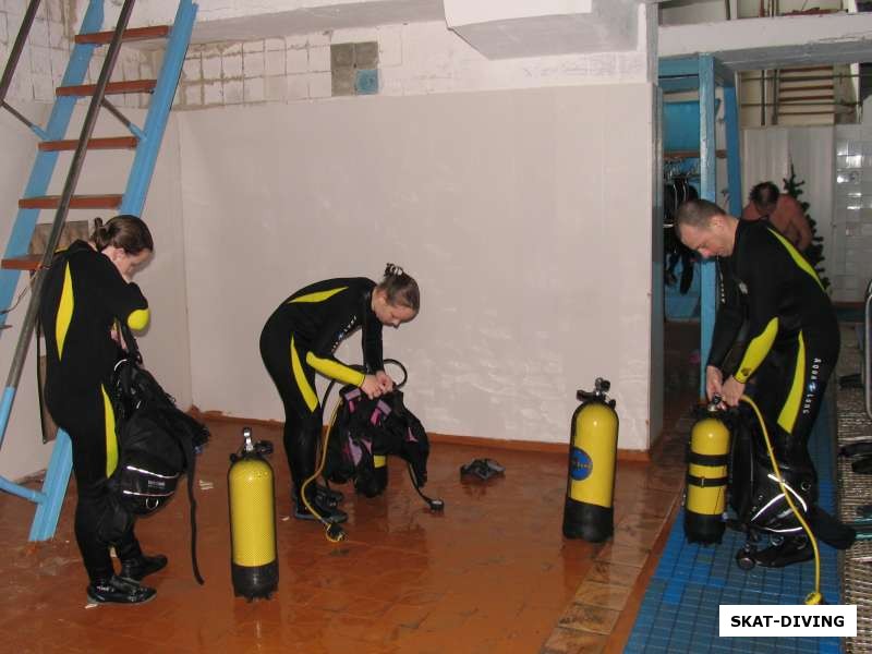 Ох уж эти желтые вставочки на костюмах SAFAGA