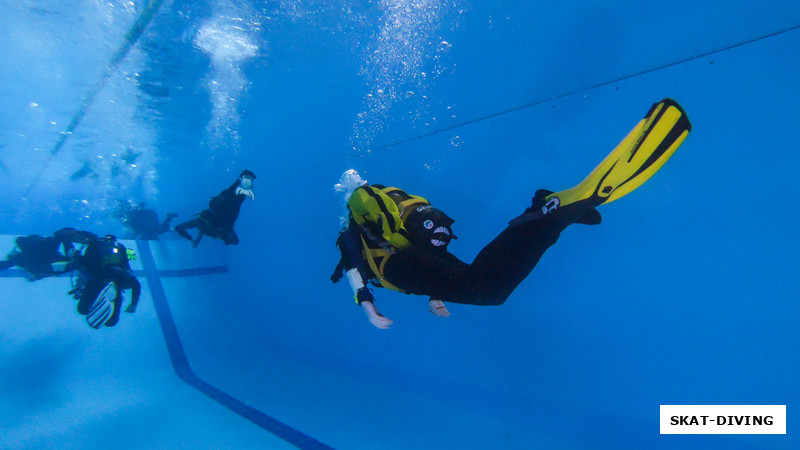 Нога без ласты - лишняя под водой, нужно уметь найти ей правильное место