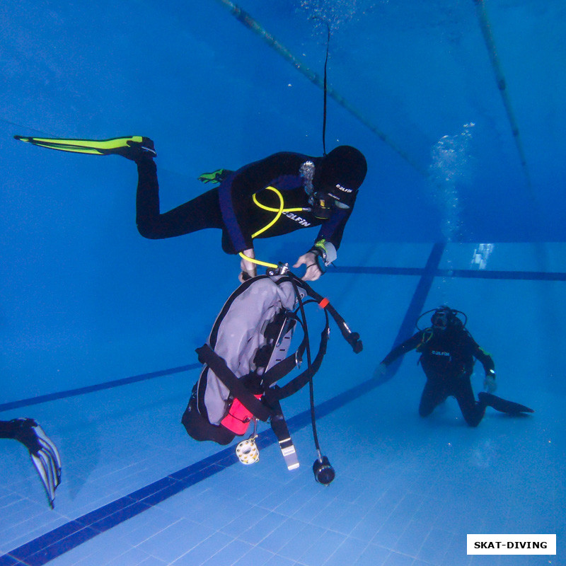 Розинкевич Игорь, стандартное упражнение с курса AOWD с небольшой деталью (выпавшим из крепления баллоном)