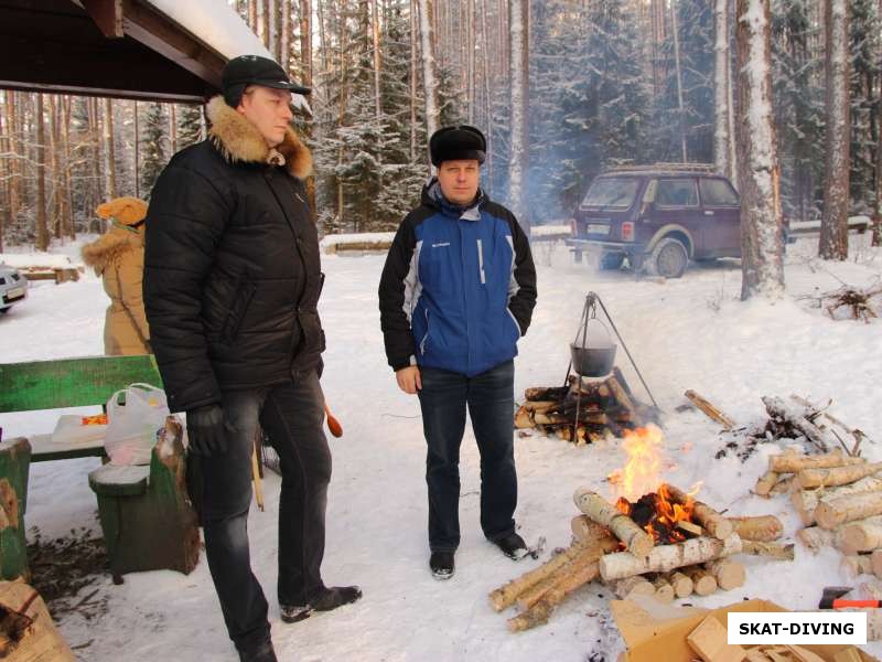 Восковые фигуры Паши и Сережи, достопримечательность Круглого озера!