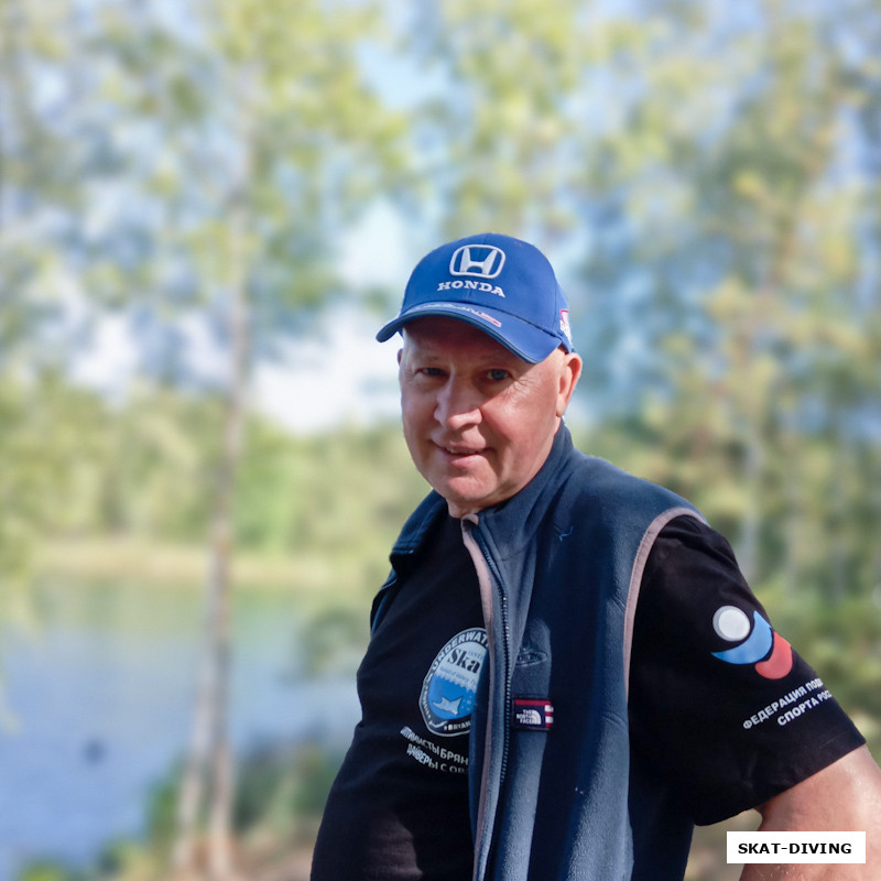 Барковский Сергей, пора нам призадуматься и о фирменных клубных кепках